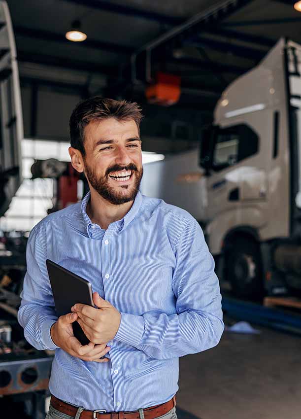 Manager freut sich über Einsparungen durch CIS/4-Cloud Dropshipping